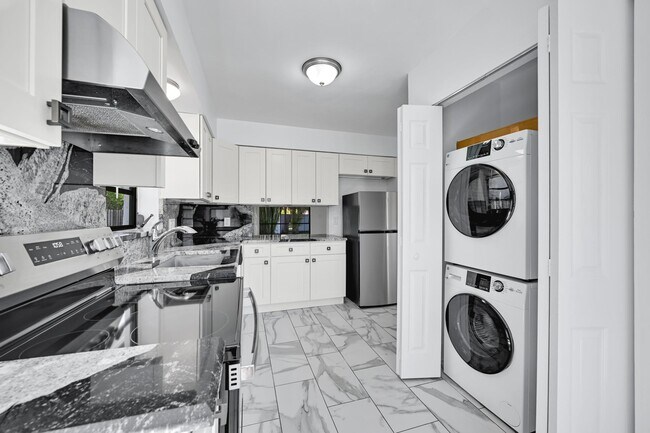 Photo - 498 NE 42nd St