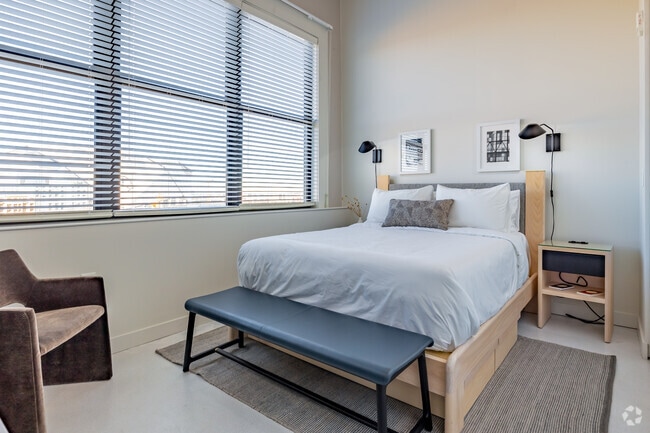 1BR, 1BA - 725SF - Lofts at Centennial Yards South