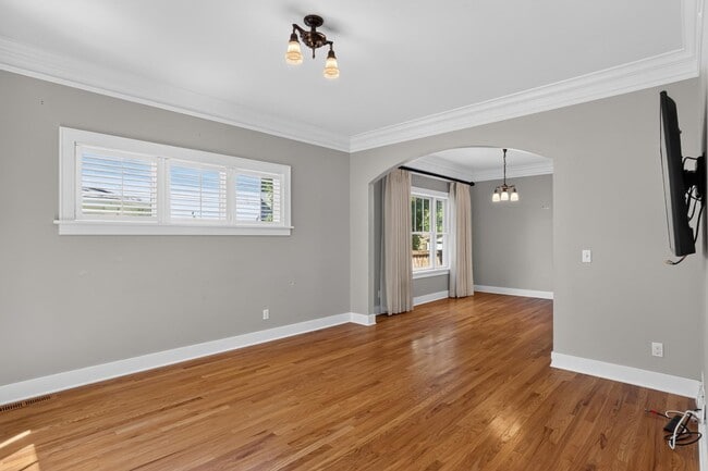Photo - 212 9th Ave NW