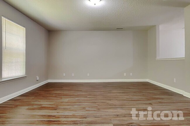 Photo - 1840 Blackmore Dr