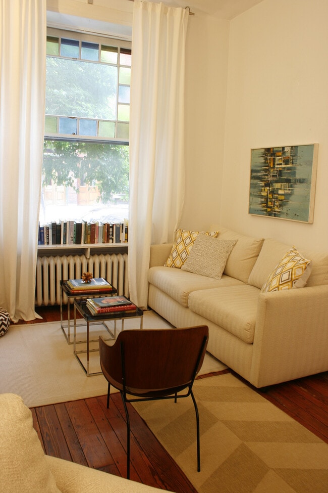 Building Photo - 826 N Woodstock St Unit 1 Rental