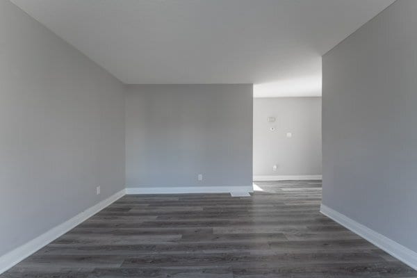 Photo - 3 Bedroom Main Floor Unit– All Utilities & Parking Included – $2,399/month Unité Main Floor