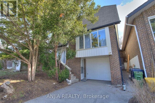 Photo - 128 Loganberry Crescent
