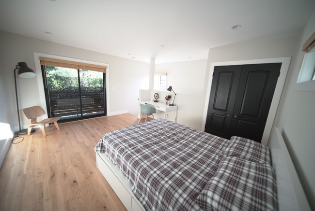 Upstairs Bedroom - 5800 Hillview Park Ave Townhome