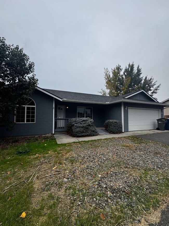2203 N Abbey Glen Ct