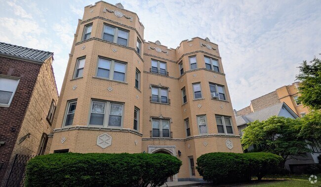 Building Photo - 1010 N Austin Blvd Rental