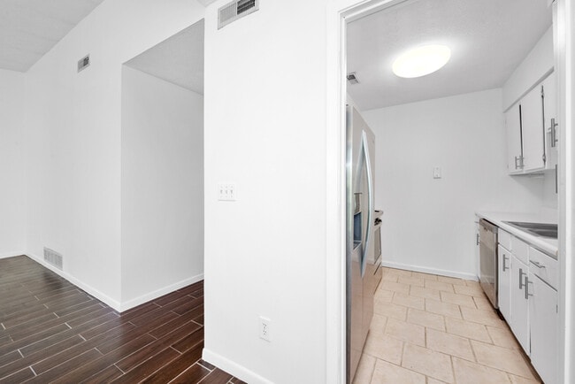 Photo - Freshly Painted and Clean Condo Kenwood/Ma...