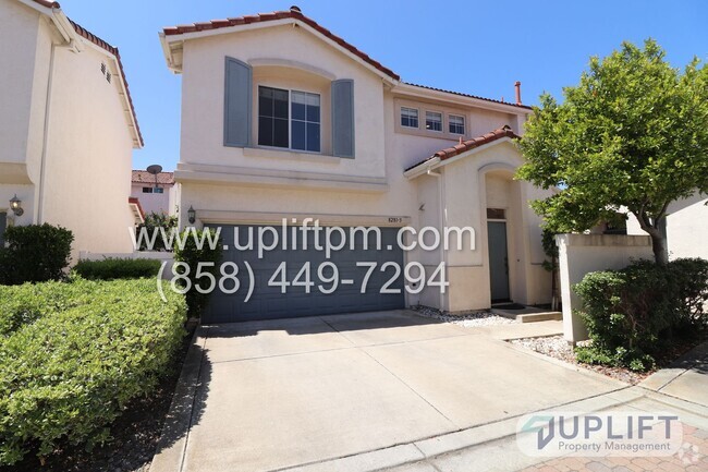 Building Photo - 2 Story, 2 bed, 2 .5 bath with large loft ...