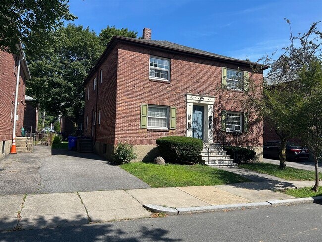 Building Photo - 11 Beechcroft St Unit 4 Rental