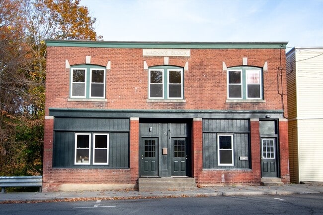 Building Photo - 3 Bridge St Unit 2