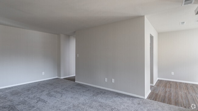 1BR,1BA,-836SF - Pines of York