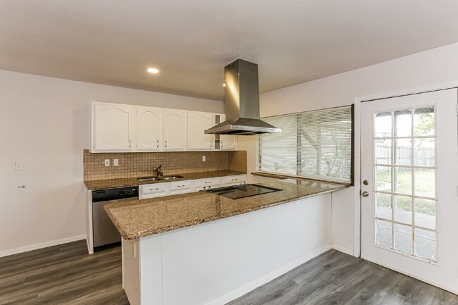 Photo - 507 Button Dr