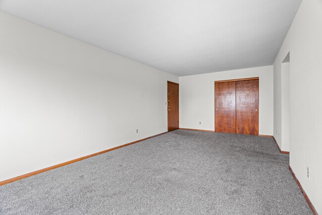 Photo - English Manor Unit 207