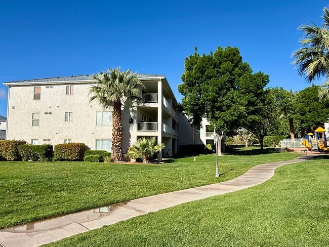 Building Photo - 1-BR Available for Long Term Rental in Coveted Las Palmas Community