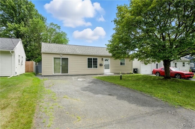 Building Photo - 122 Frederick Dr