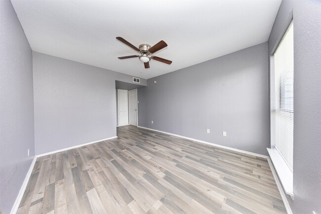 Building Photo - 13480 S Thorntree Dr Unit 1206