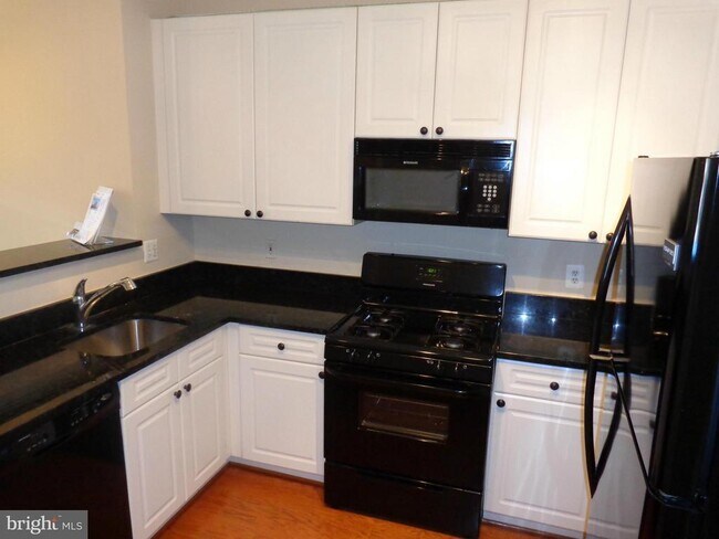 Photo - 2700 Bellforest Ct Apartamento Unidad 310