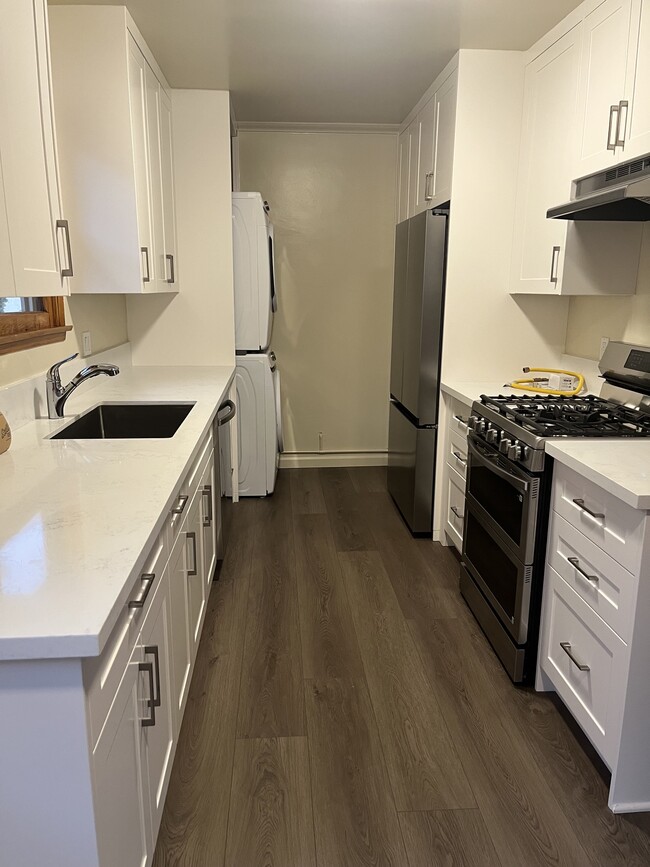 107 Esperanza Ave