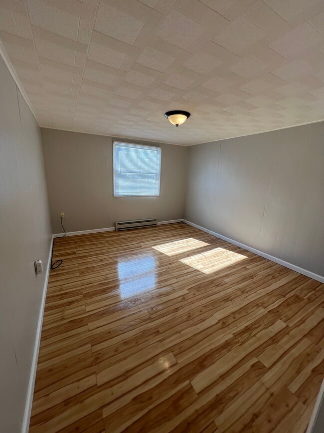 Sala de estar - 607 Spring St Unidad 2 Bed Moosic 2nd Floor