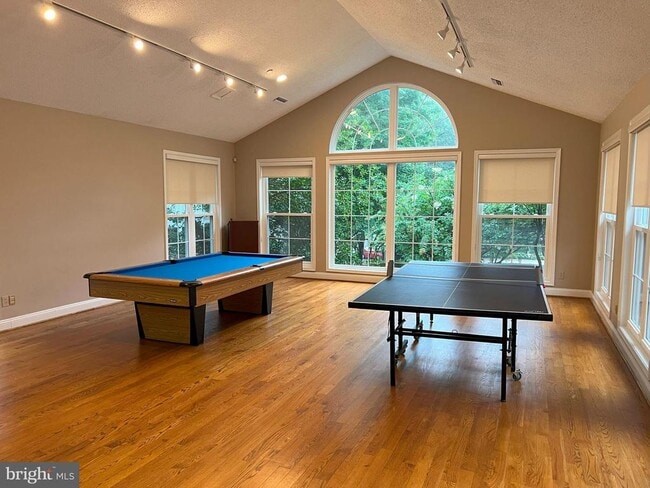 Building Photo - 1504 Lincoln Way Unit 121