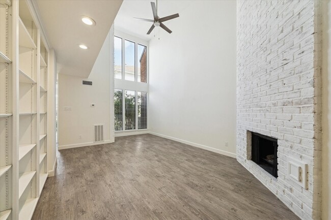 Photo - 2000 Nantucket Dr