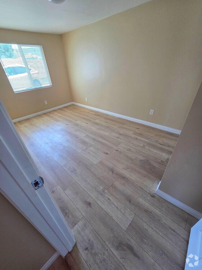 Building Photo - 3016 S West View St Rental