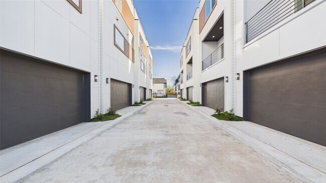 Photo - 2417 Harrington St