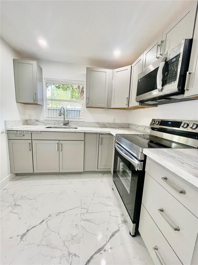 Photo - 18500 NE 1st Ct Unidad 2