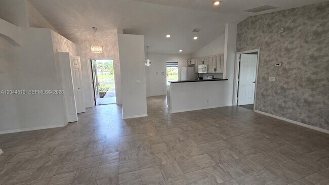 547 High Hawk Cir