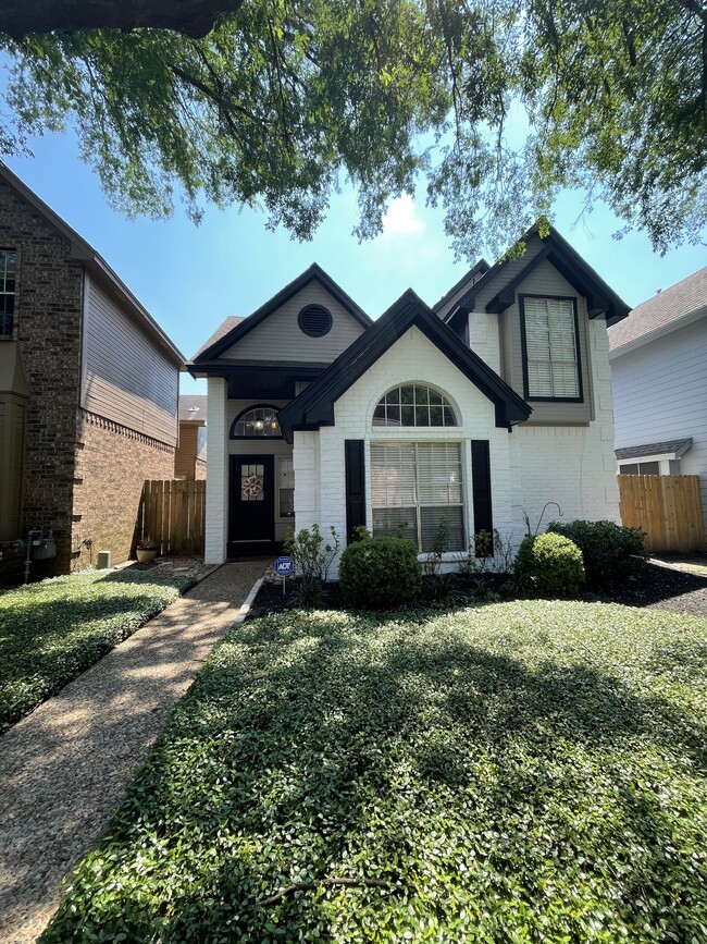 View of the House from Sidewalk - 6633 Queensclub Dr House