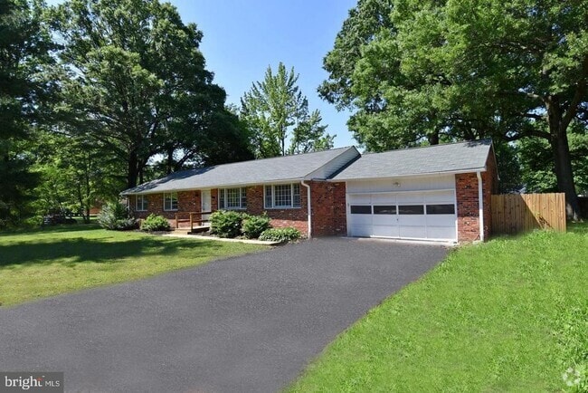 Building Photo - 8800 McNair Dr Rental