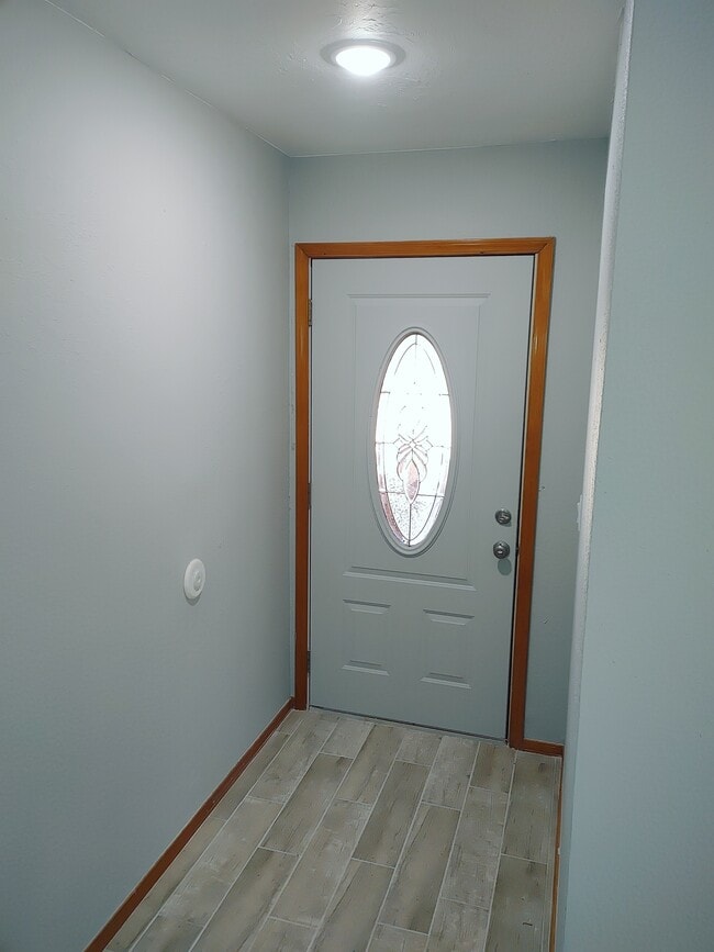 Photo - 732 Waterview Rd