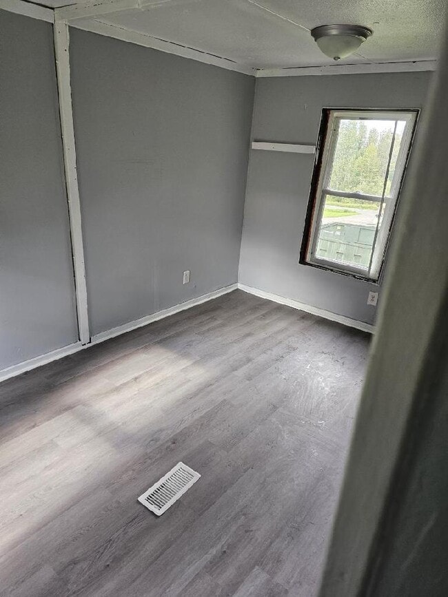 Photo - 435 Parsons Rd