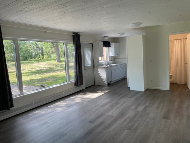 Building Photo - 5223 Birchmont Dr NE Unit LL-5223 Birchmont DR NE