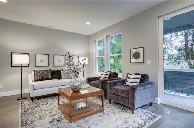 Photo - 6049 NE Flanders St Unit 6049