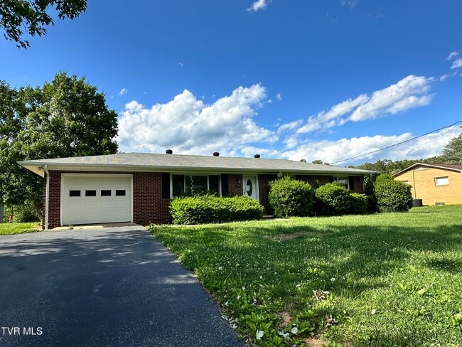 Building Photo - 336 W Lane St