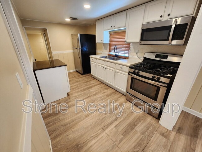 Photo - 1042 Helen Ave