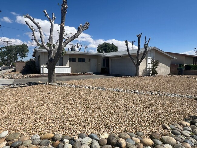 Building Photo - (APPLICATION PENDING) West Lancaster Home