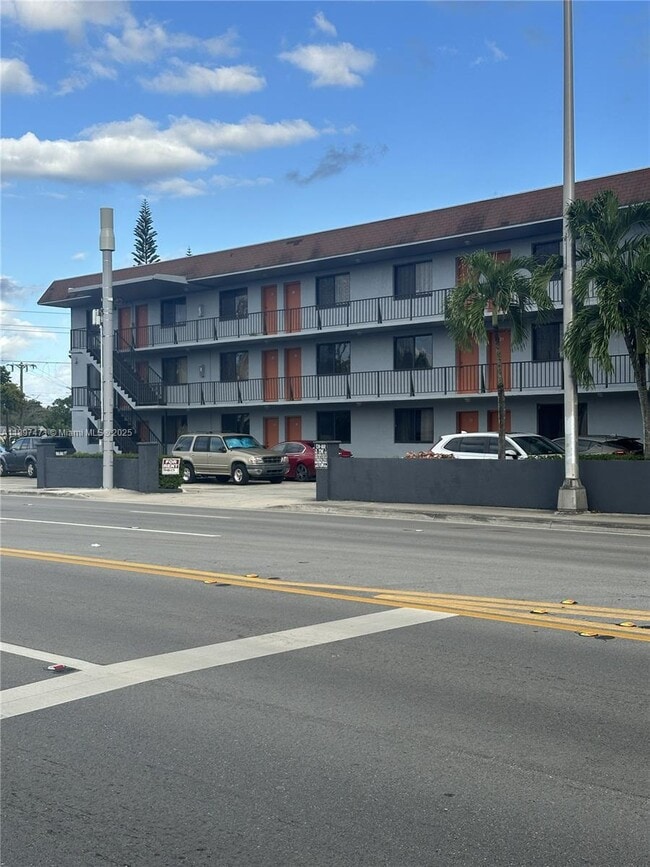 Photo - 14155 W Dixie Hwy Unidad 45