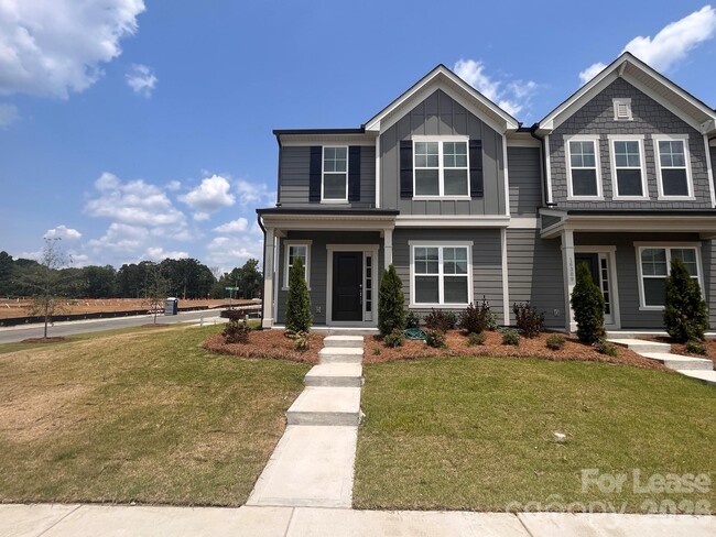 Building Photo - 16305 Leading St