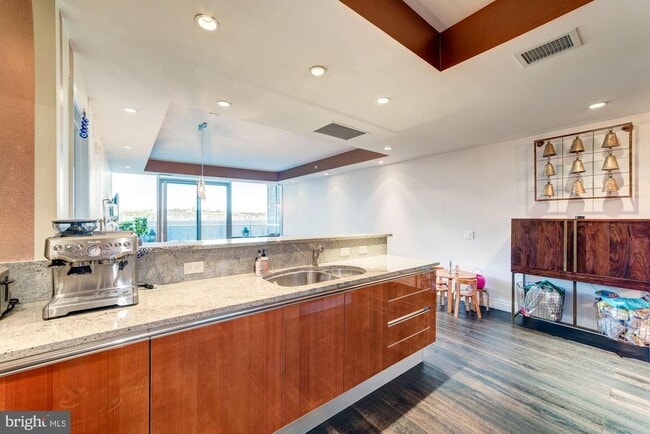 Photo - 1881 N Nash St Unidad 906