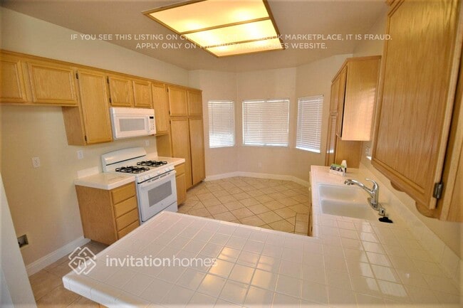 Photo - 2547 Gemstone Ave