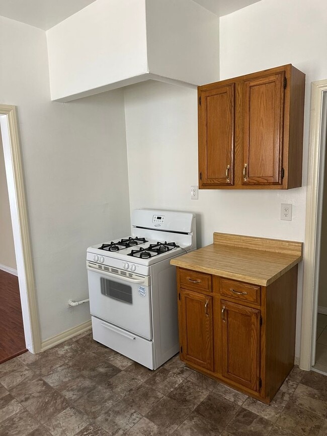 Photo - 1166 N Raymond Ave Unit 4