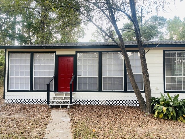 Photo - 16643 Lake Cir