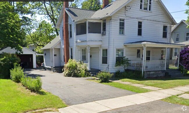 Building Photo - 917 Davis St Unit Upper C Rental