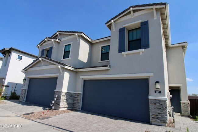 Building Photo - 4811 E Village Dr