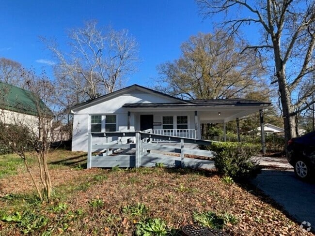 Building Photo - 3 Bedroom, 1 Bath Home