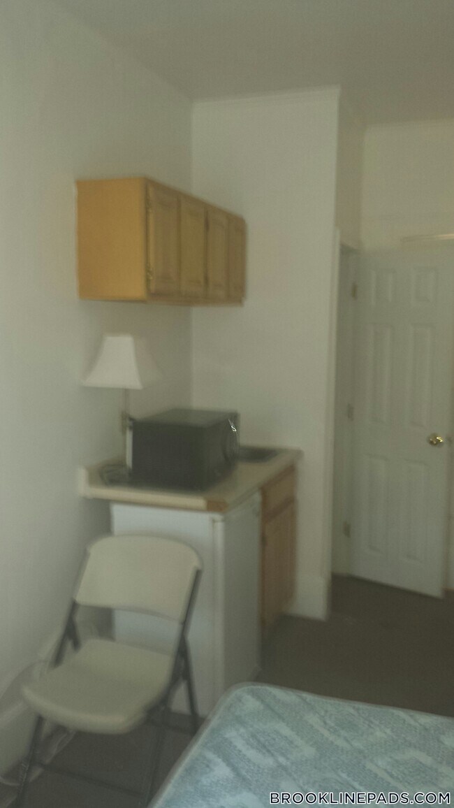 1061 Beacon St Unidad 9