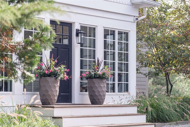 Photo - 1129 Old Sag Harbor Rd