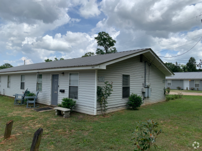 Building Photo - 19490 Magnolia St Rental